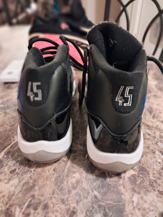 Air Jordan 11 basketball shoes